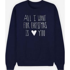 Bluza "All I want for Christmas is you" w kolorze granatowym. Niebieskie bluzy damskie Wooop, m, z nadrukiem. W wyprzedaży za 89,95 zł.