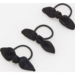 Gumki do włosów z kokardkami 3 pack - Czarny. Czarne gumki do włosów damskie Reserved, bez wzorów. Za 19,99 zł.