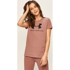 Under Armour - T-shirt. Różowe bluzki damskie Under Armour, s, z nadrukiem, z bawełny, casualowe, z okrągłym kołnierzem, z krótkim rękawem. W wyprzedaży za 99,90 zł.