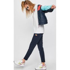 Ellesse - Spodnie. Niebieskie spodnie damskie marki Ellesse, bez wzorów, z bawełny, casualowe. Za 219,90 zł.