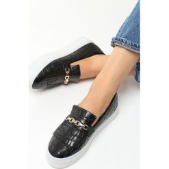 Czarne Slip On Trini. Czarne trampki damskie slip on Born2be, z aplikacjami, ze skóry. Za 39,99 zł.