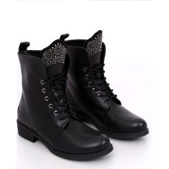 Botki militarne czarne 7369-PA Black. Czarne botki damskie ButyModne, ze skóry ekologicznej, klasyczne, bez obcasa, na płaskiej podeszwie, na sznurówki. W wyprzedaży za 98,84 zł.