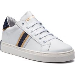 Sneakersy TOGOSHI - TG-06-02-000033 622. Białe półbuty damskie marki Togoshi, bez wzorów, ze skóry, bez obcasa, na płaskiej podeszwie, bez zapięcia. Za 479,00 zł.