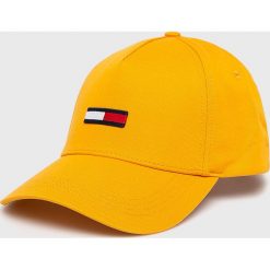 Tommy Jeans - Czapka. Żółte czapki damskie Tommy Jeans, bez wzorów, z bawełny. W wyprzedaży za 79,90 zł.