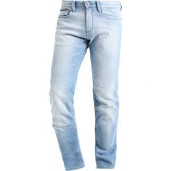 Tommy Jeans SLIM SCANTON BELB Jeansy Slim Fit berry light blue. Niebieskie jeansy męskie relaxed fit Tommy Jeans, z bawełny. Za 449,00 zł.