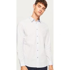 Koszula slim fit z bawełny strukturalnej - Biały. Czarne koszule męskie slim marki Reserved. Za 99,99 zł.
