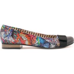 Balerinki z czarnym czubkiem - skóra naturalna - model 007 - kolor motyl. Czarne baleriny damskie Zapato, bez wzorów, ze skóry, bez obcasa. W wyprzedaży za 173,40 zł.