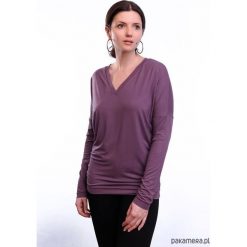 Bluzka OVERSIZE fiolet. Szare bluzki damskie Pakamera, bez wzorów, z materiału, bez kołnierzyka, bez rękawów. Za 169,00 zł.