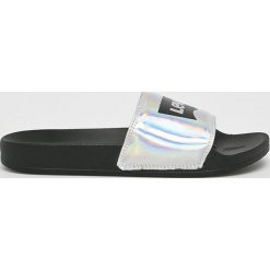 Levi's - Klapki. Szare klapki damskie Levi's®, bez wzorów, z materiału, bez obcasa. Za 129,90 zł.