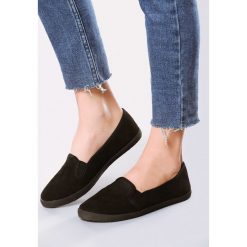 Czarne Tenisówki Knotty. Czarne trampki i tenisówki damskie marki Born2be, bez wzorów, bez zapięcia. Za 39,99 zł.