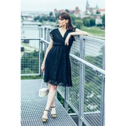 Koronkowa czarna sukienka boho z dekoltem FLORA. Czarne sukienki damskie Endoftheday, na imprezę, na lato, bez wzorów, z bawełny, boho, bez kołnierzyka, bez rękawów, rozkloszowane. Za 199,00 zł.
