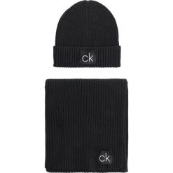 Zestaw Szalik i Czapka CALVIN KLEIN - Basic Rib Scarf & Beanie K50K504107 001. Czarne czapki męskie marki Calvin Klein, z bawełny. W wyprzedaży za 279,00 zł.