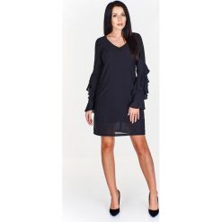 Sukienka z delikatnego materiału z fantazyjnymi rękawami. Czarne sukienki damskie Made in Poland, bez wzorów, z elastanu, bez kołnierzyka, bez rękawów. Za 259,00 zł.