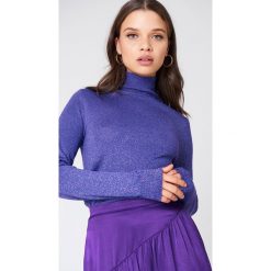 NA-KD Brokatowy sweter z golfem - Purple. Fioletowe swetry damskie NA-KD, bez wzorów, bez rękawów, bez kaptura. W wyprzedaży za 30,28 zł.