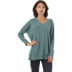 Sweter w kolorze zielonym. Zielone bez kategorii L'étoile du cachemire, z kaszmiru, ze sznurowanym dekoltem. W wyprzedaży za 129,95 zł.
