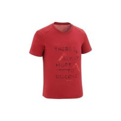 Koszulka turystyczna MH 100 dla chłopców. Czerwone t-shirty chłopięce QUECHUA, bez wzorów, z elastanu, bez rękawów. Za 24,99 zł.