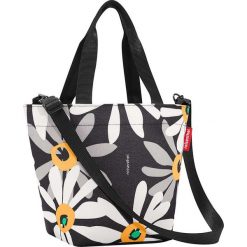 Torba w kolorze czarno-białym na zakupy - 31 x 21 x 16 cm. Białe torebki klasyczne damskie Reisenthel, w paski, z tkaniny. W wyprzedaży za 25,95 zł.