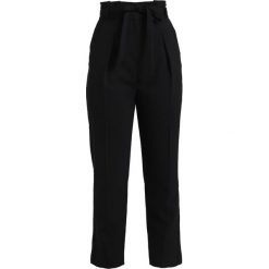 Chinosy damskie: Miss Selfridge Petite CIGARETTE Spodnie materiałowe black