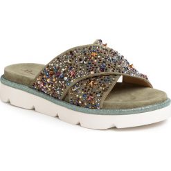 Klapki ALMA EN PENA - V20482 Suede Kakhy. Zielone klapki damskie Alma en Pena, z aplikacjami, ze skóry, bez obcasa. Za 479,00 zł.