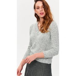 Swetry klasyczne damskie: Sweter w kolorze szarym