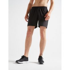 Spodenki fitness cardio FST 100 męskie. Czarne spodenki sportowe męskie DOMYOS, xl, bez wzorów, z poliesteru, na fitness i siłownię. Za 19,99 zł.