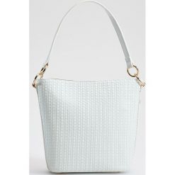 Torba bucket bag z kosmetyczką - Biały. Białe kosmetyczki damskie Mohito, bez wzorów. Za 119,99 zł.