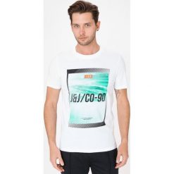 Jack & Jones Friday-disc Koszulka Biały. Białe podkoszulki męskie Jack & Jones, s, z nadrukiem, z bawełny, z krótkim rękawem. Za 64,95 zł.