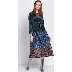 Ciemnozielona Sukienka High&Low. Szare długie sukienki marki Born2be, uniwersalny, w ażurowe wzory. Za 119,99 zł.