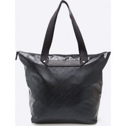 Calvin Klein - Torebka. Czarne torebki klasyczne damskie marki Calvin Klein, z materiału, duże. W wyprzedaży za 399,90 zł.