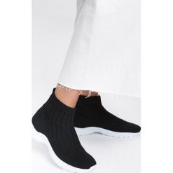 Czarne Sneakersy Stole The Show. Czarne sneakersy damskie Renee, prążkowane. Za 79,99 zł.