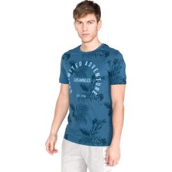 Jack & Jones Fun Koszulka Niebieski. Niebieskie podkoszulki męskie Jack & Jones, l, z nadrukiem, z bawełny, bez kołnierzyka, krótkie. Za 80,95 zł.