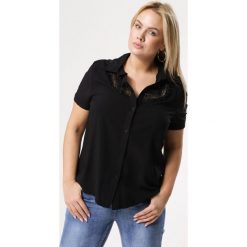 Czarna Koszula Insinuate. Czarne bluzki damskie Born2be, xl, bez wzorów, z wykładanym kołnierzem, z krótkim rękawem. Za 59,99 zł.