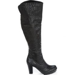 Kozaki za kolano - skóra naturalna - model 185 - kolor czarny zebra. Czarne kozaki damskie Zapato, na zimę, z dzianiny, klasyczne, na wysokim obcasie. W wyprzedaży za 393,75 zł.