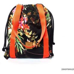 Torebka worek Flowers. Torebki klasyczne damskie Pakamera, bez wzorów, na ramię, bez dodatków. Za 147,00 zł.