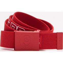 Pasek z metalową klamrą - Czerwony. Czerwone paski męskie Cropp, w paski. Za 29,99 zł.