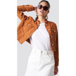 NA-KD Trend Krótka kurtka jeansowa - Brown. Brązowe bomberki damskie NA-KD Trend, z denimu. Za 202,95 zł.