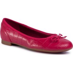 Baleriny CLARKS - Couture Bloom 261502824 Fuchsia. Różowe baleriny damskie Clarks, na co dzień, bez wzorów, ze skóry ekologicznej, klasyczne, bez obcasa, bez zapięcia. Za 299,00 zł.