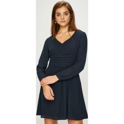 Pepe Jeans - Sukienka Ashley. Sukienki małe czarne damskie marki Pepe Jeans, na co dzień, s, z bawełny, casualowe, rozkloszowane. W wyprzedaży za 239,90 zł.