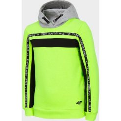 Bluza chłopięca (122-164). Pomarańczowe bluzy chłopięce bez wzorów, z dzianiny, bez rękawów, z kapturem. W wyprzedaży za 69,99 zł.