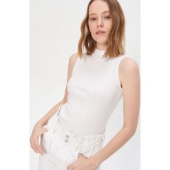 Top z półgolfem - Biały. Białe topy damskie House, xl, bez wzorów, bez kołnierzyka. Za 29,99 zł.