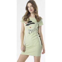 Jasnozielona Sukienka Rhaetiax. Zielone sukienki damskie Born2be, s, bez wzorów, z dzianiny, bez kołnierzyka, bez rękawów. W wyprzedaży za 34,99 zł.