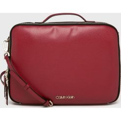 Calvin Klein - Torba na laptopa. Brązowe torby na laptopa Calvin Klein, w paski, z materiału. Za 579,90 zł.
