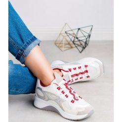 WYGODNE BUTY SPORTOWE. Buty sportowe damskie SHELOVET, bez wzorów, sportowe. W wyprzedaży za 79,00 zł.