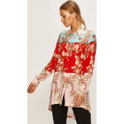 Desigual - Koszula. Różowe bluzki damskie Desigual, s, bez wzorów, z wiskozy, klasyczne, z klasycznym kołnierzykiem, z długim rękawem. W wyprzedaży za 269,90 zł.