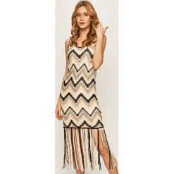 Desigual - Sukienka. Czarne sukienki damskie Desigual, na co dzień, s, bez wzorów, z elastanu, casualowe, z okrągłym kołnierzem, bez rękawów, midi, proste. W wyprzedaży za 349,90 zł.