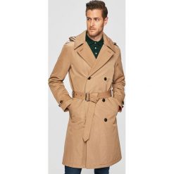 Tommy Hilfiger - Trencz. Pomarańczowe płaszcze męskie TOMMY HILFIGER, m, bez wzorów, z bawełny, klasyczne, z kapturem. W wyprzedaży za 999,90 zł.