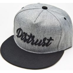 Czapka snapback z napisem - Szary. Szare czapki męskie Cropp, z napisami. W wyprzedaży za 25,99 zł.