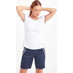 T-SHIRT EA7 EMPORIO ARMANI. T-shirty damskie EA7 Emporio Armani, xl, bez wzorów, bez kołnierzyka. Za 379,00 zł.