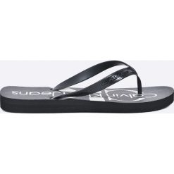 Calvin Klein Jeans - Japonki. Czarne japonki męskie marki Calvin Klein Jeans, z jeansu. W wyprzedaży za 99,90 zł.
