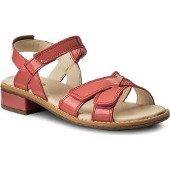 Sandały CLARKS - Darcy Charm 261337646 Coral Patent. Różowe sandały dziewczęce Clarks, ze skóry ekologicznej, bez zapięcia. W wyprzedaży za 149,00 zł.